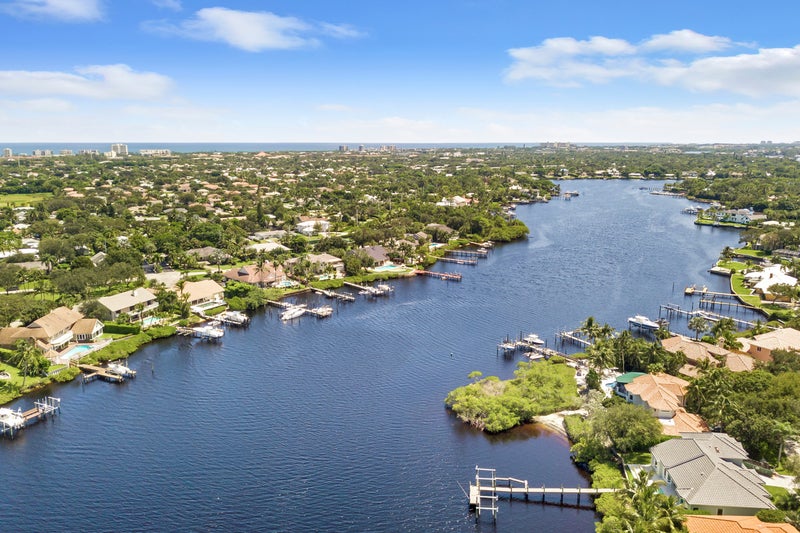social life in Jupiter's gated neighborhoods